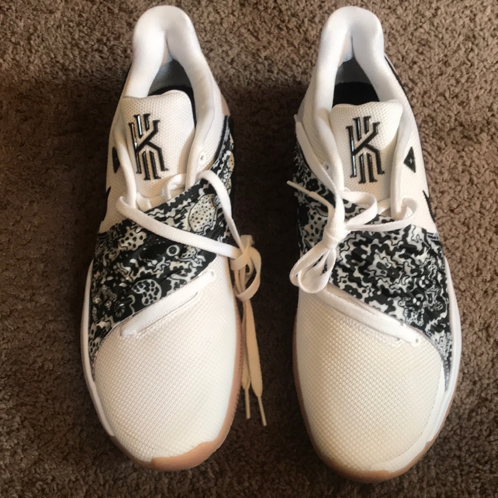 kyrie 1 low ep white/black gum